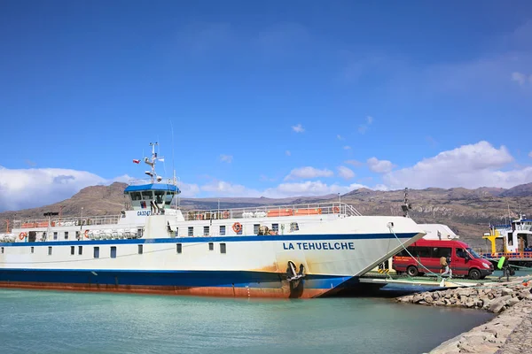 Puerto Ibanez Chile Fevereiro 2016 Pessoas Não Identificadas Microônibus Que — Fotografia de Stock