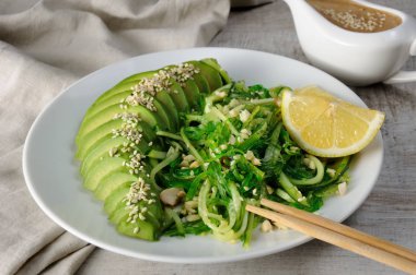 salatalık ve avokado salata chukka