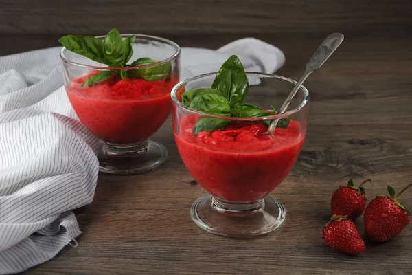 Strawberry slushie with basil — Stock Photo, Image