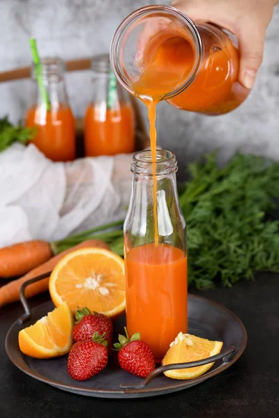 Bebida Desintoxicante Zanahoria Recién Hecha Jugo Naranja Fresa Para Aquellos — Foto de Stock