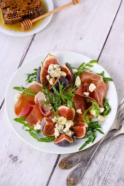 Apéritif Roquette Jambon Parme Figues Fraîches Fromage Bleu Farci Miel — Photo