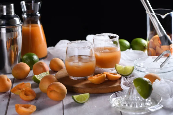Aprikose Margarita Aus Frisch Gepresstem Aprikosensaft Limettensaft Und Tequila Genießen — Stockfoto