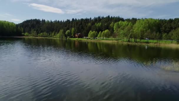 Hermosa vista aérea del lago — Vídeo de stock