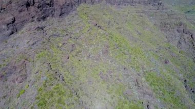 drone uçuş yüksek dağlar üzerinde