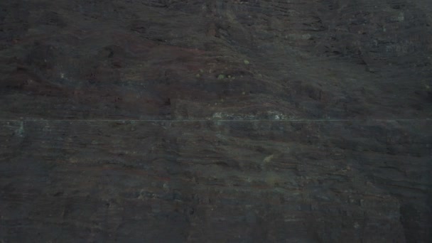 Flug über die gigantischen Berge — Stockvideo