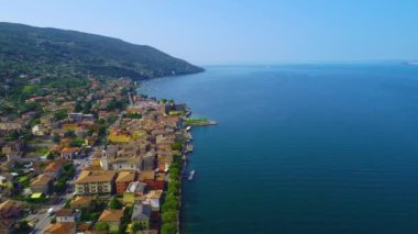 Garda Gölü Kuzey İtalya üzerinden uçuş
