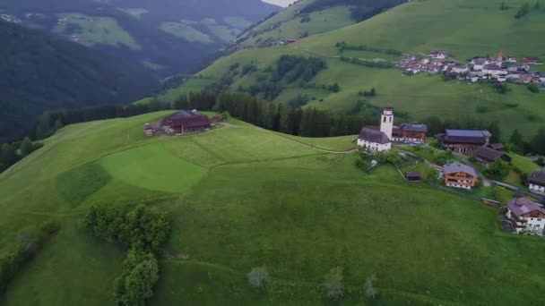 Flight over village in mountains — Stock Video