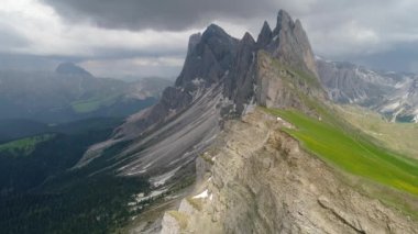 dağlar peyzaj Seceda görünümü yakınındaki hava görünümünü gelin