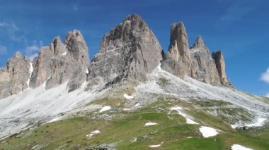 İtalya Dolomites dağlarının havadan görünümü