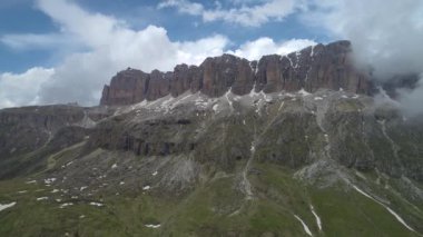 Dağlar manzara havadan görünümü