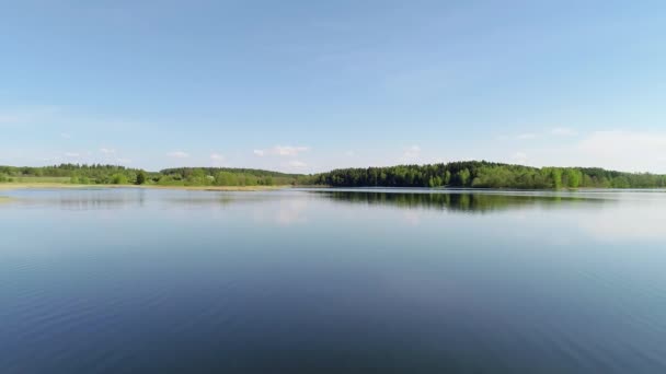 Hermosa vista aérea del lago — Vídeo de stock