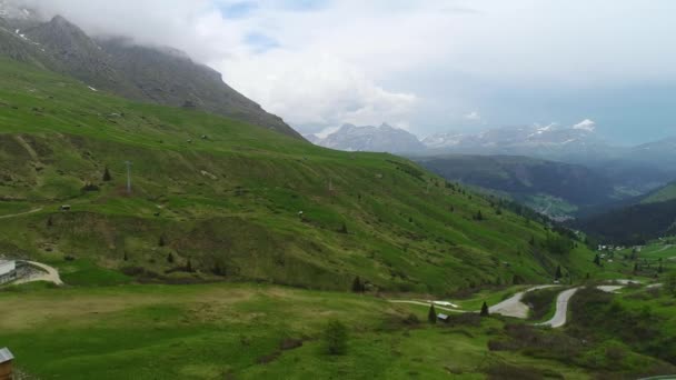 Вид з повітря на гірський пейзаж — стокове відео