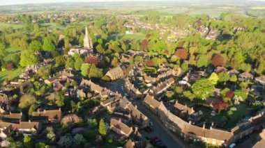 yeşil alanların üstünde uçuş