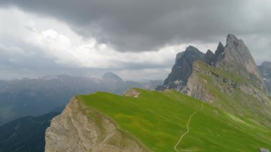 dağlar peyzaj Seceda görünümü yakınındaki hava görünümünü gelin
