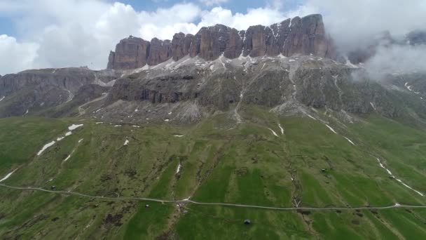 Vista aérea del paisaje montañoso — Vídeo de stock