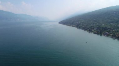 Garda Gölü Kuzey İtalya üzerinden uçuş