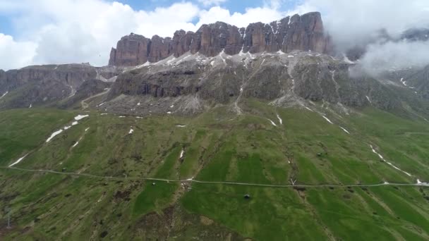 Vista aérea del paisaje montañoso — Vídeo de stock