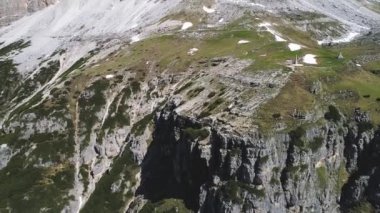 İtalya Dolomites dağlarının havadan görünümü