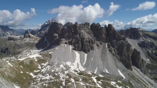 Letecký pohled na pohoří Dolomity v Itálii — Stock video