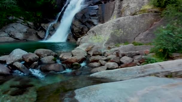View to amasing waterfall in mountains — Stock Video