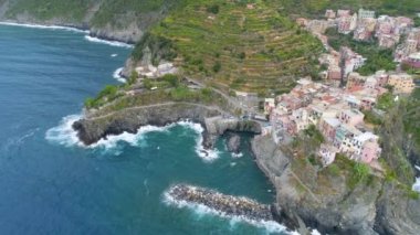 İtalya Cinque Terre kıyılarının güzel havadan görünümü