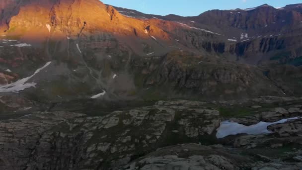 산에서 일출 비행 — 비디오