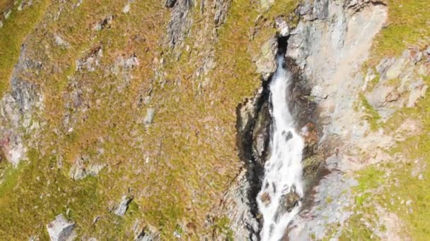 Belo lago de montanha perto de Matterhorn — Vídeo de Stock