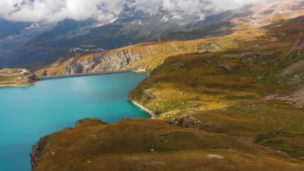 Mooie bergmeer in de buurt van de Matterhorn — Stockvideo