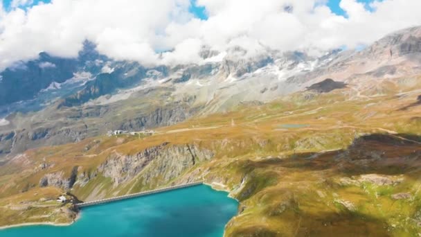 Belle Vue Aérienne Lac Montagne Avec Des Waterfals — Video