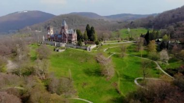 erken ilkbaharda eski kale hava