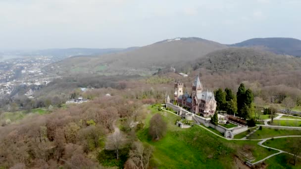 Vecchio castello aerea all'inizio della primavera — Video Stock