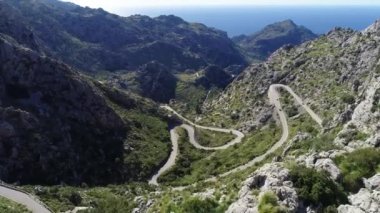 Mallorca Isle 'de hava görünümü sarma serpantin yol