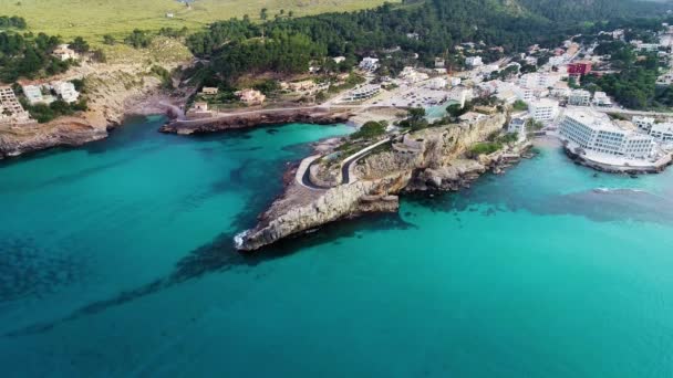 Vlucht over prachtige kust op Mallorca — Stockvideo