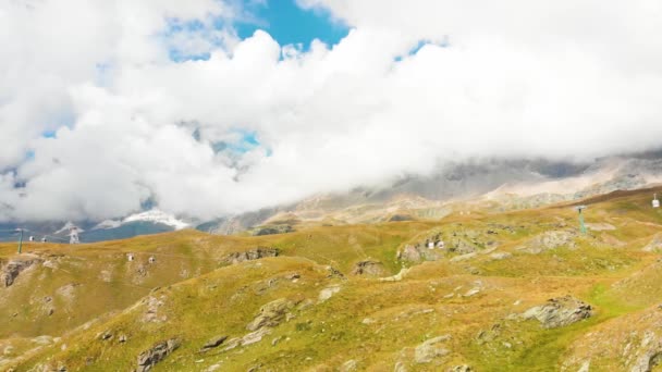 Piękne jezioro w pobliżu lotniska Matterhorn — Wideo stockowe