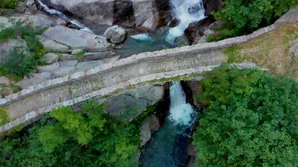 View to amasing waterfall in mountains — Stock Video