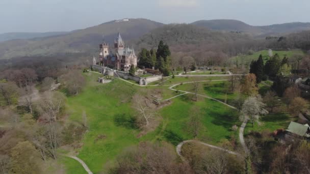Vecchio castello aerea all'inizio della primavera — Video Stock