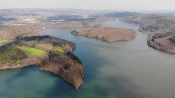 봄에 호수 를 통해 비행 — 비디오