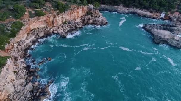 Voo sobre a bela praia em Maiorca — Vídeo de Stock