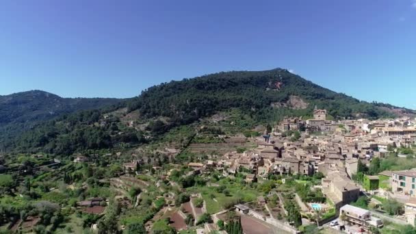 Mallorca üzerinde Valldemossa üzerinde uçuş, Balearic Adaları, Ispanya — Stok video