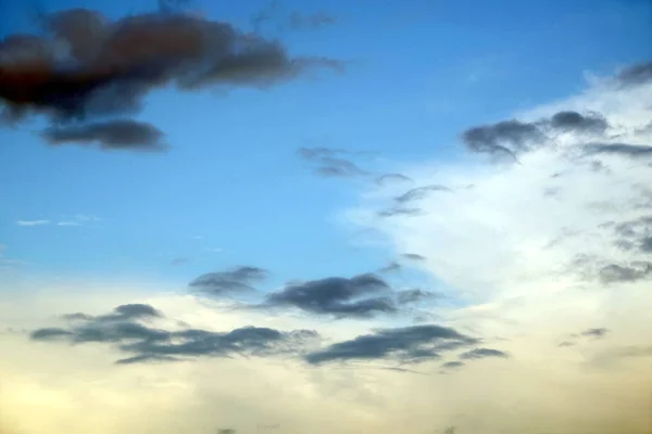 Krajobraz Stac Piękny Kolorowy Zachód Słońca Surrealistyczne Ciemne Chmury Niebie — Zdjęcie stockowe