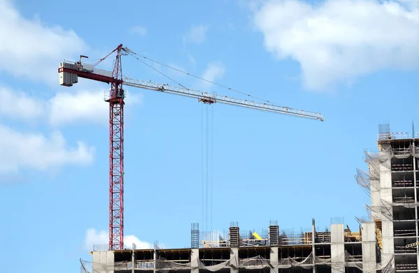 Grande Guindaste Torre Elevação Seção Superior Edifício Construção Moderna Uma — Fotografia de Stock