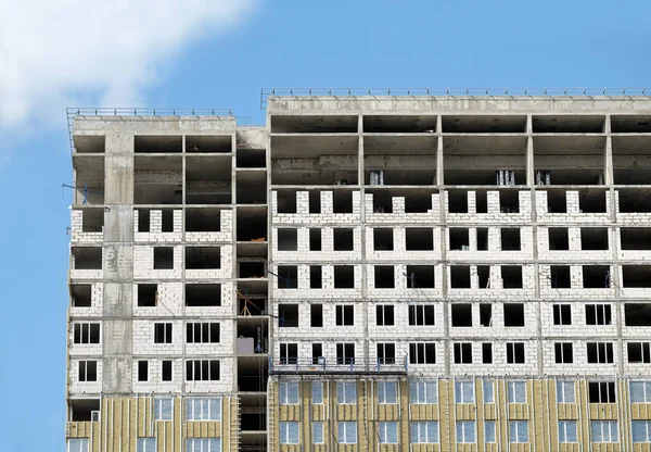 Processo Construção Arranha Céus Moderno Edifício Apartamentos Com Telhado Plano — Fotografia de Stock