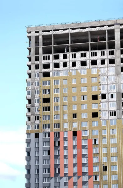 Montáž Izolace Dokončovací Práce Fasádě Bytového Domu Nové Moderní Městský — Stock fotografie