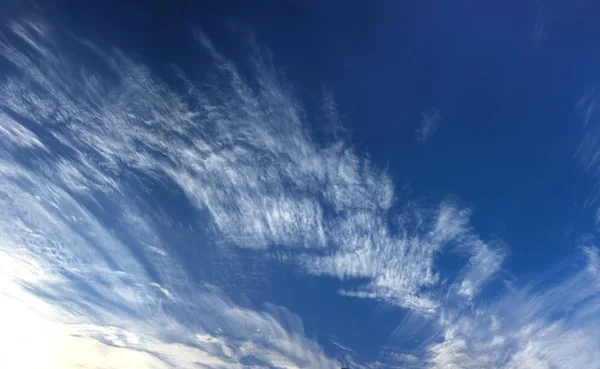 Bela Paisagem Panorâmica Céu Com Nuvens Brancas Variegadas Alto Estratosfera — Fotografia de Stock