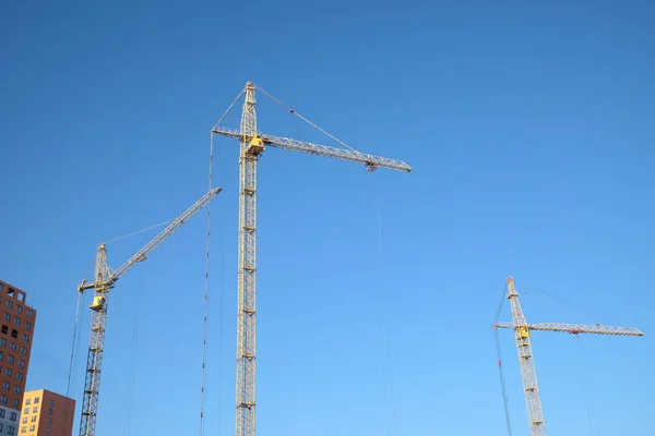 Big Yellow Construction Tower Cranes Dwelling Construction Blue Sky — Stock Photo, Image