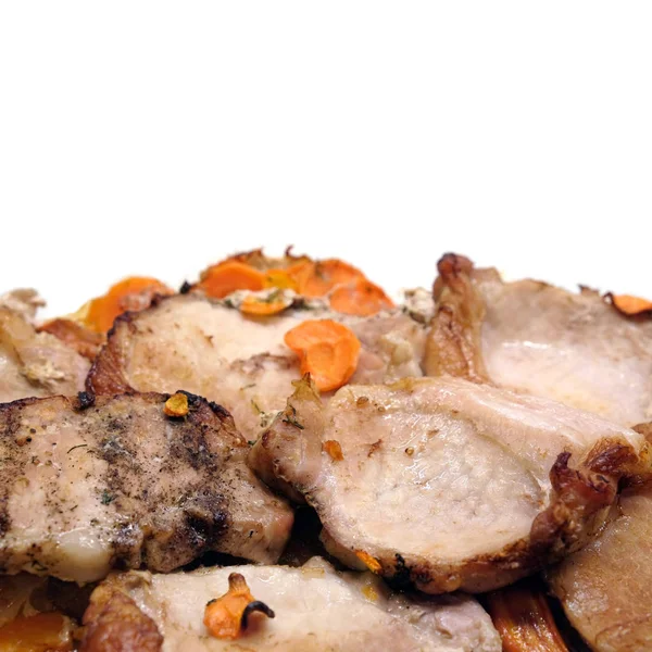 Appetitlich Gebratenes Schweinefleisch Stücke Mit Karotte Isoliert Auf Weißem Hintergrund — Stockfoto