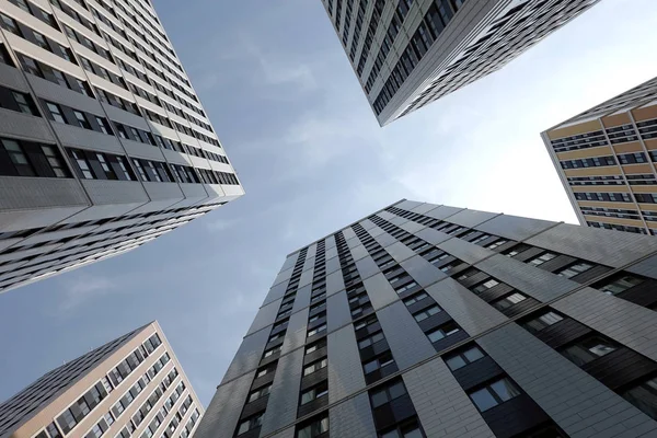 Redondea Vista Abajo Hacia Arriba Las Paredes Del Edificio Rascacielos —  Fotos de Stock