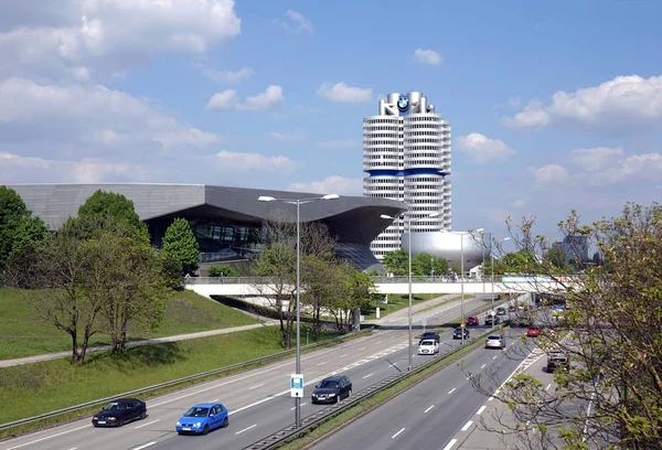 ミュンヘン ドイツ 2019年5月1日 オリンピックセンターからミュンヘンのBmw本社 ウェルト 博物館の建物 — ストック写真