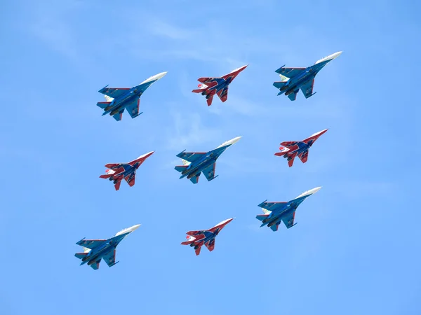 Moskou Rusland Mei 2015 Aerobatic Groepen Russische Ridders Gierzwaluwen Mig — Stockfoto