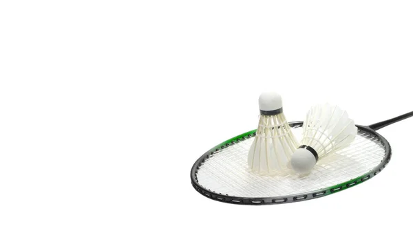 Raqueta Bádminton Dos Lanzaderas Plumas Aisladas Sobre Fondo Blanco Derecha — Foto de Stock